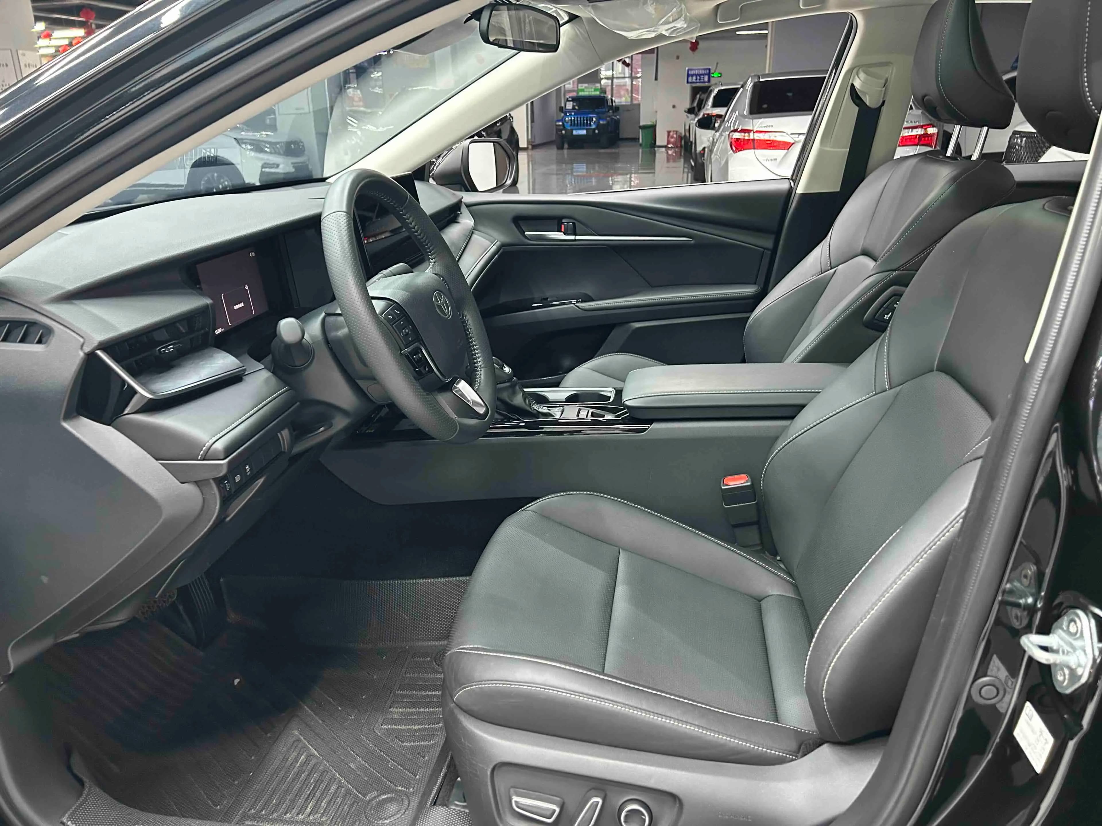 Toyota Camry 2024 г. 13000 км. — фото 14