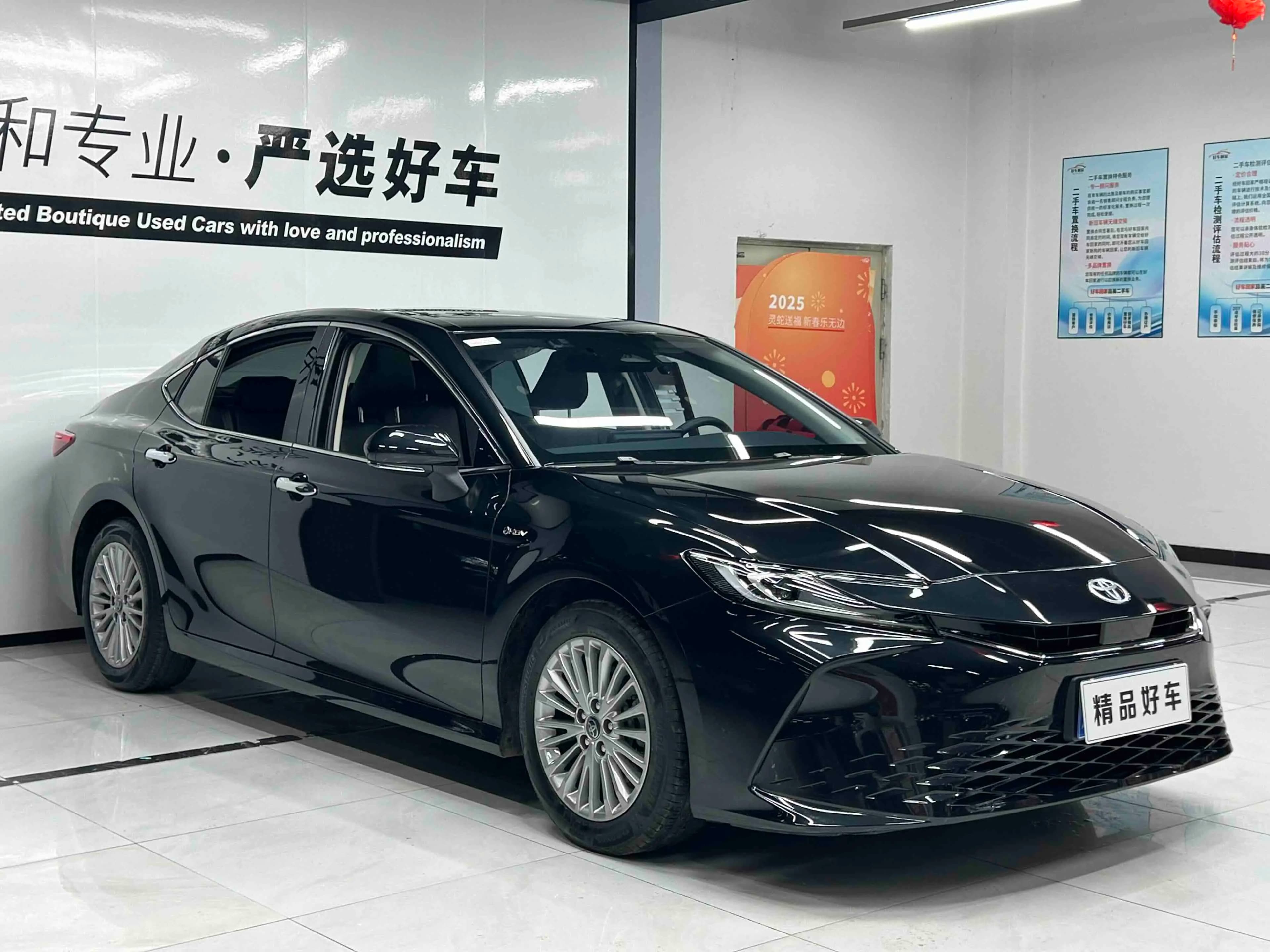 Toyota Camry 2024 г. 13000 км. — фото 3