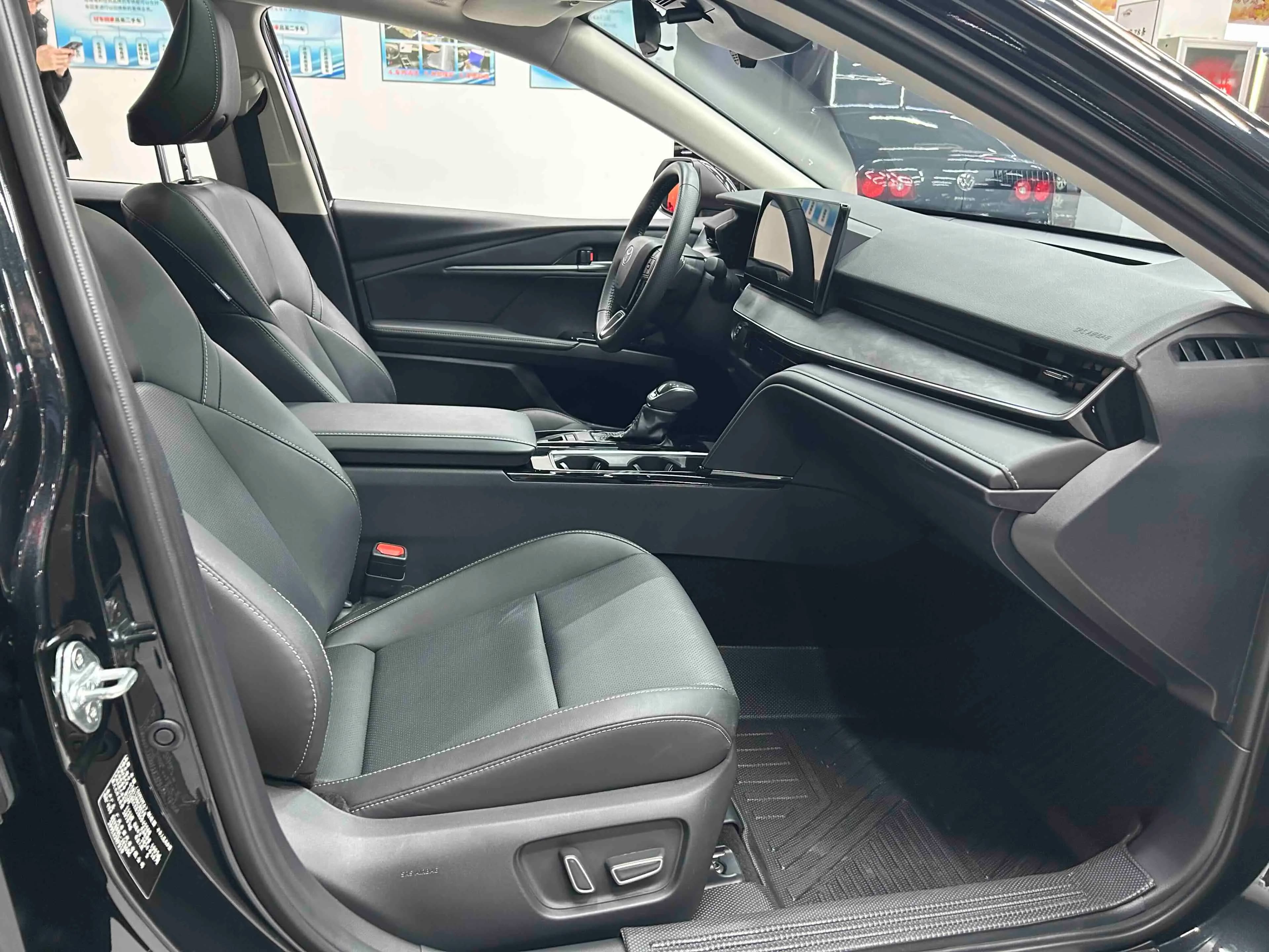 Toyota Camry 2024 г. 13000 км. — фото 9