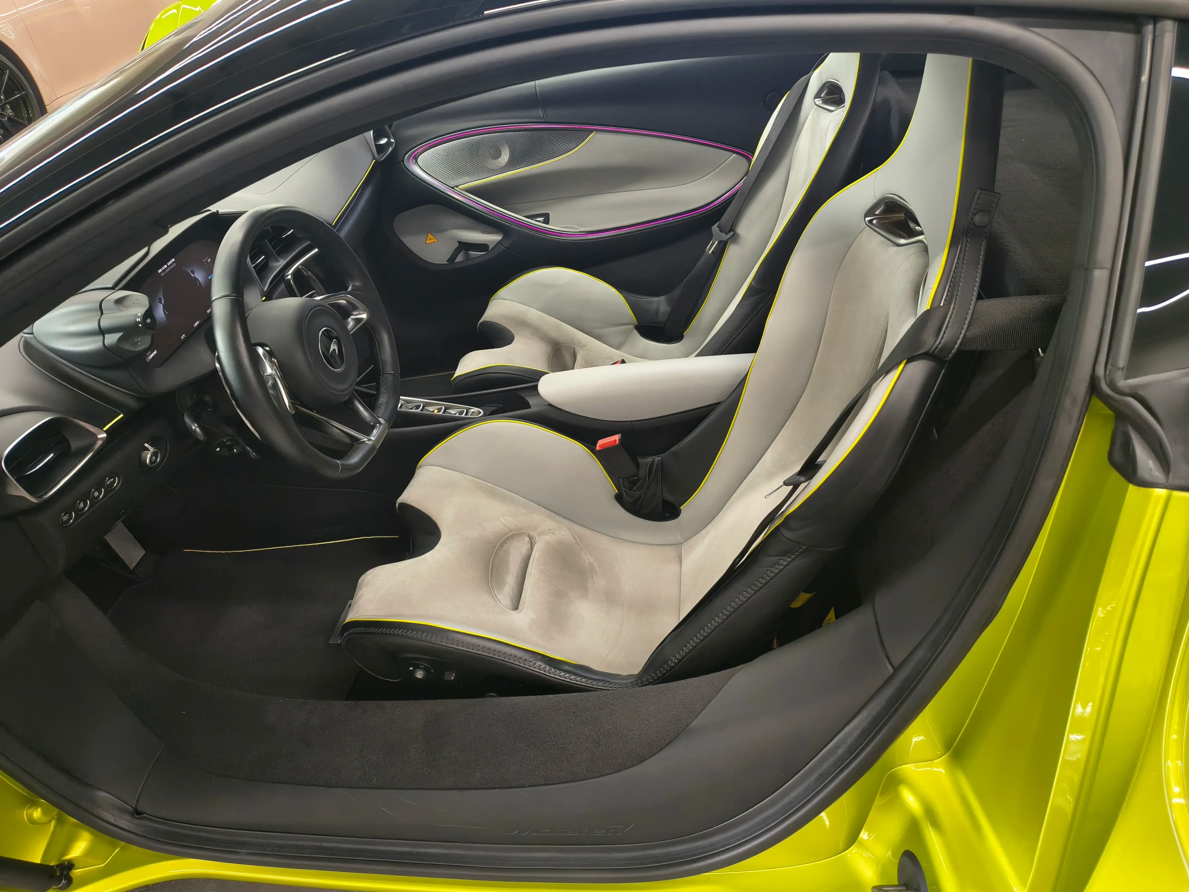 McLaren Artura 2023 г. 14122 км. — фото 7