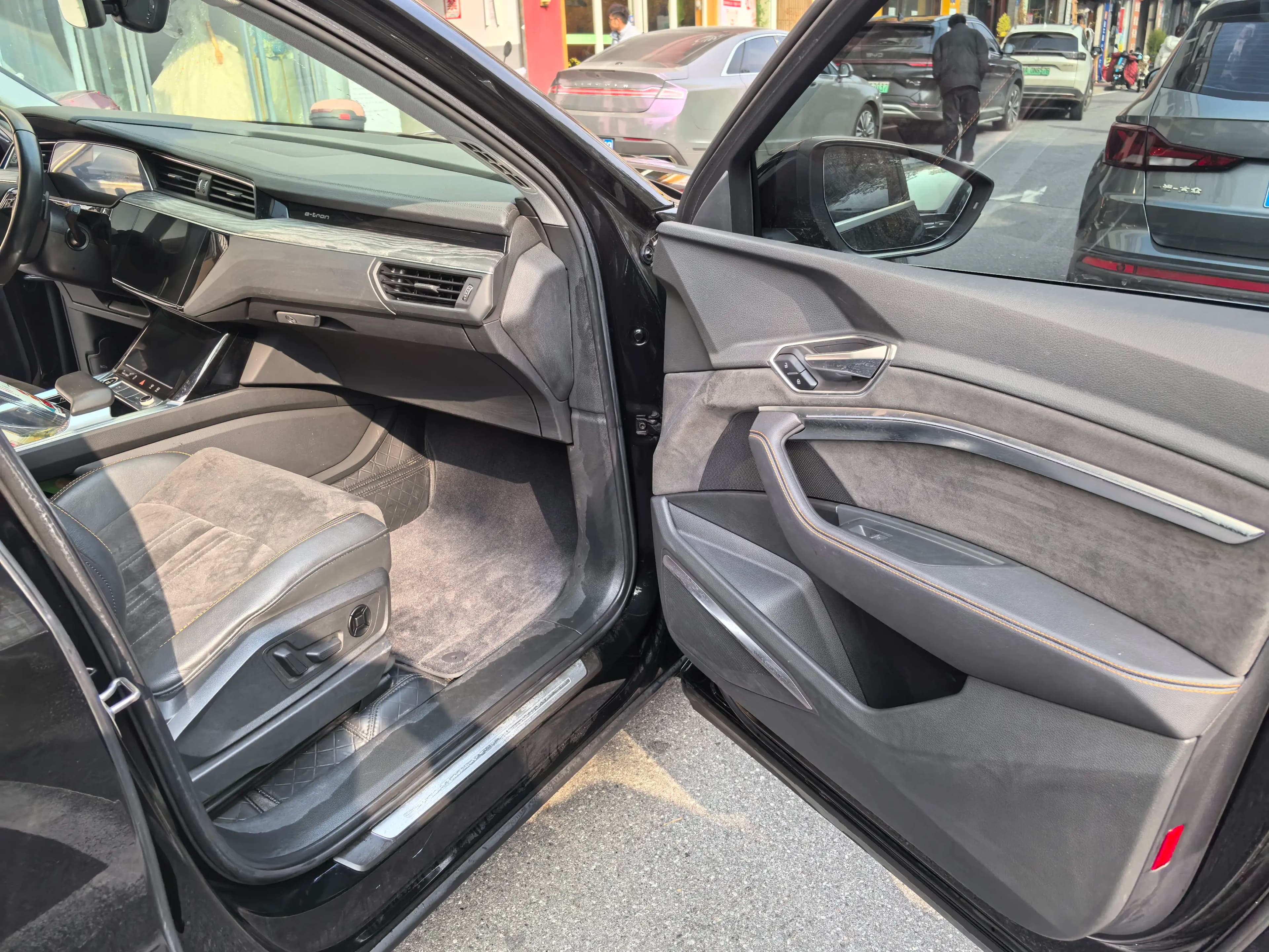 Audi e-tron 2023 г. 110046 км. — фото 11
