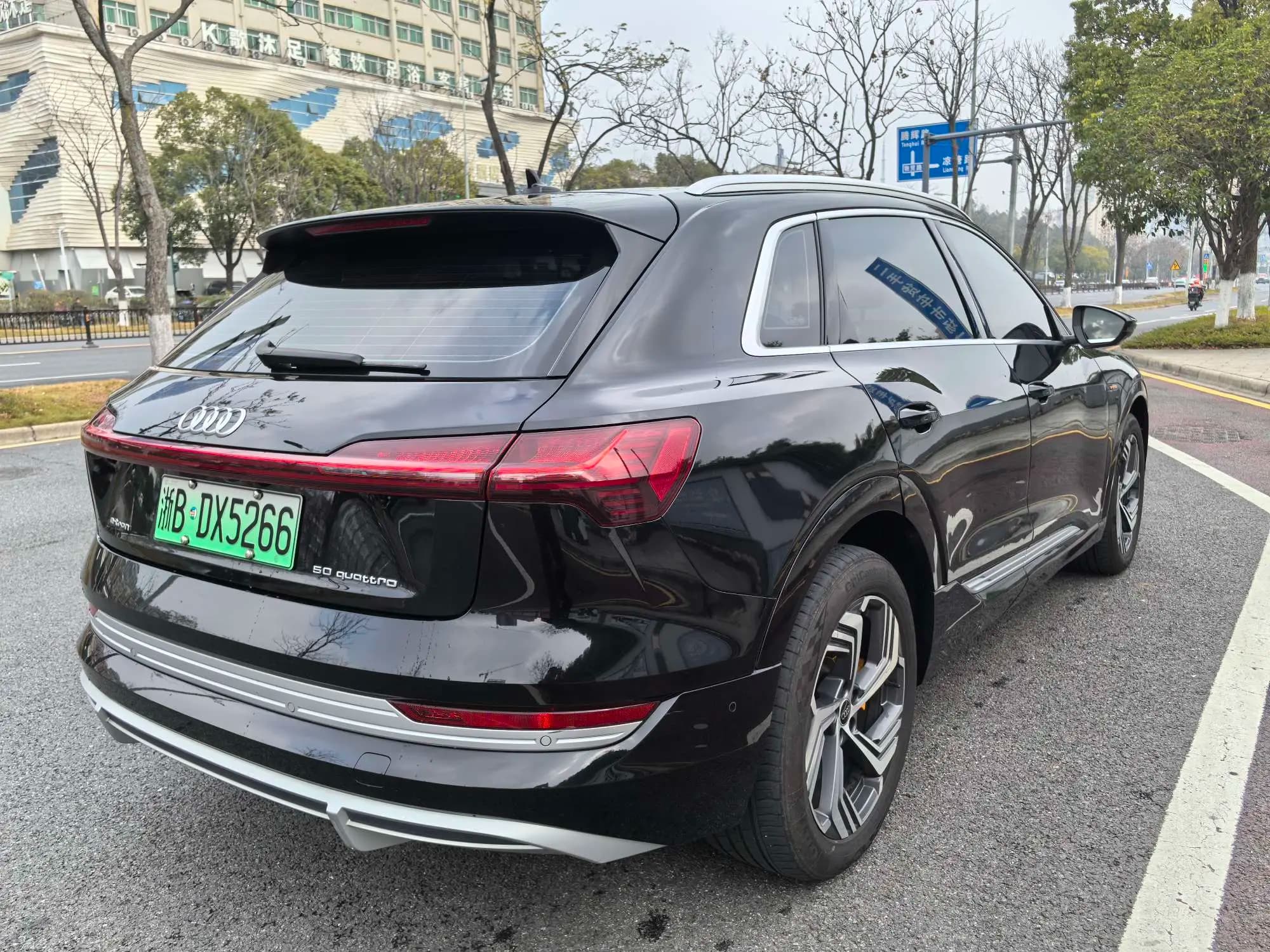 Audi e-tron 2023 г. 110046 км. — фото 6