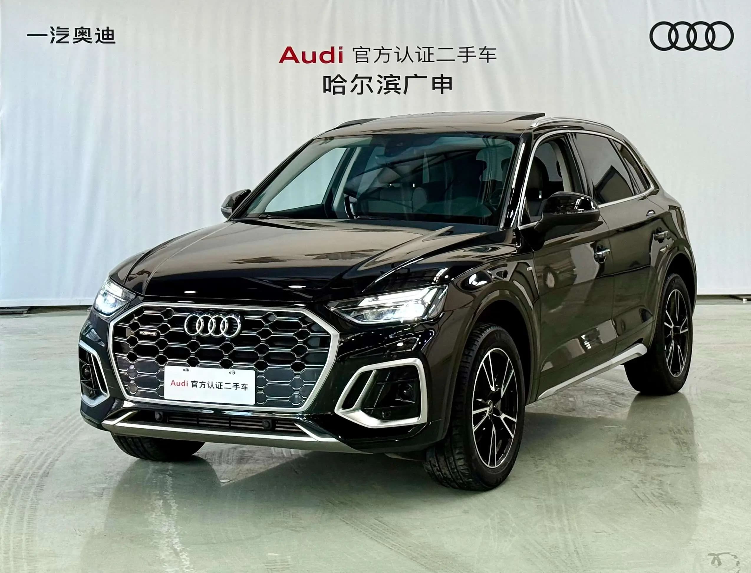 Audi Q5L 2023 г. 25631 км.