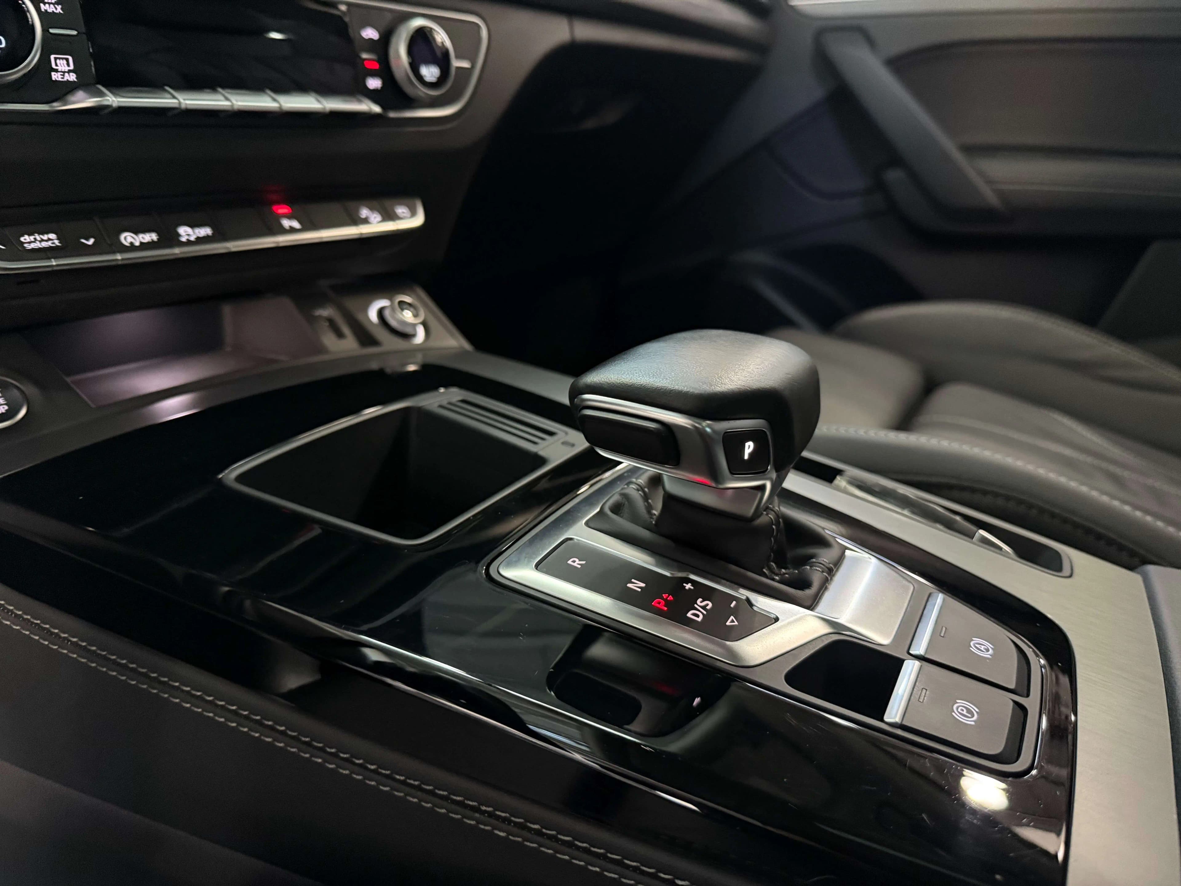 Audi Q5L 2023 г. 25631 км. — фото 12