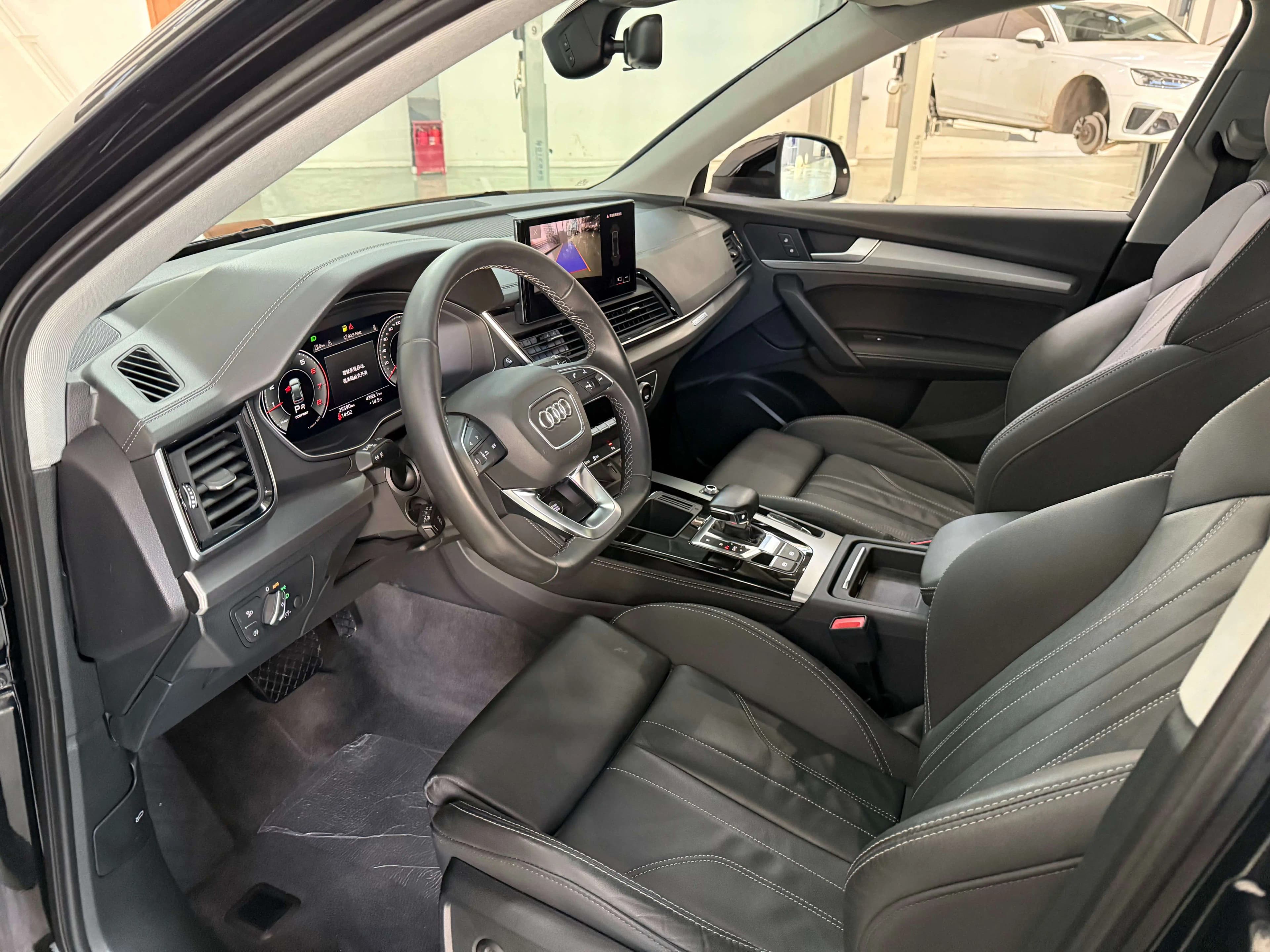 Audi Q5L 2023 г. 25631 км. — фото 13