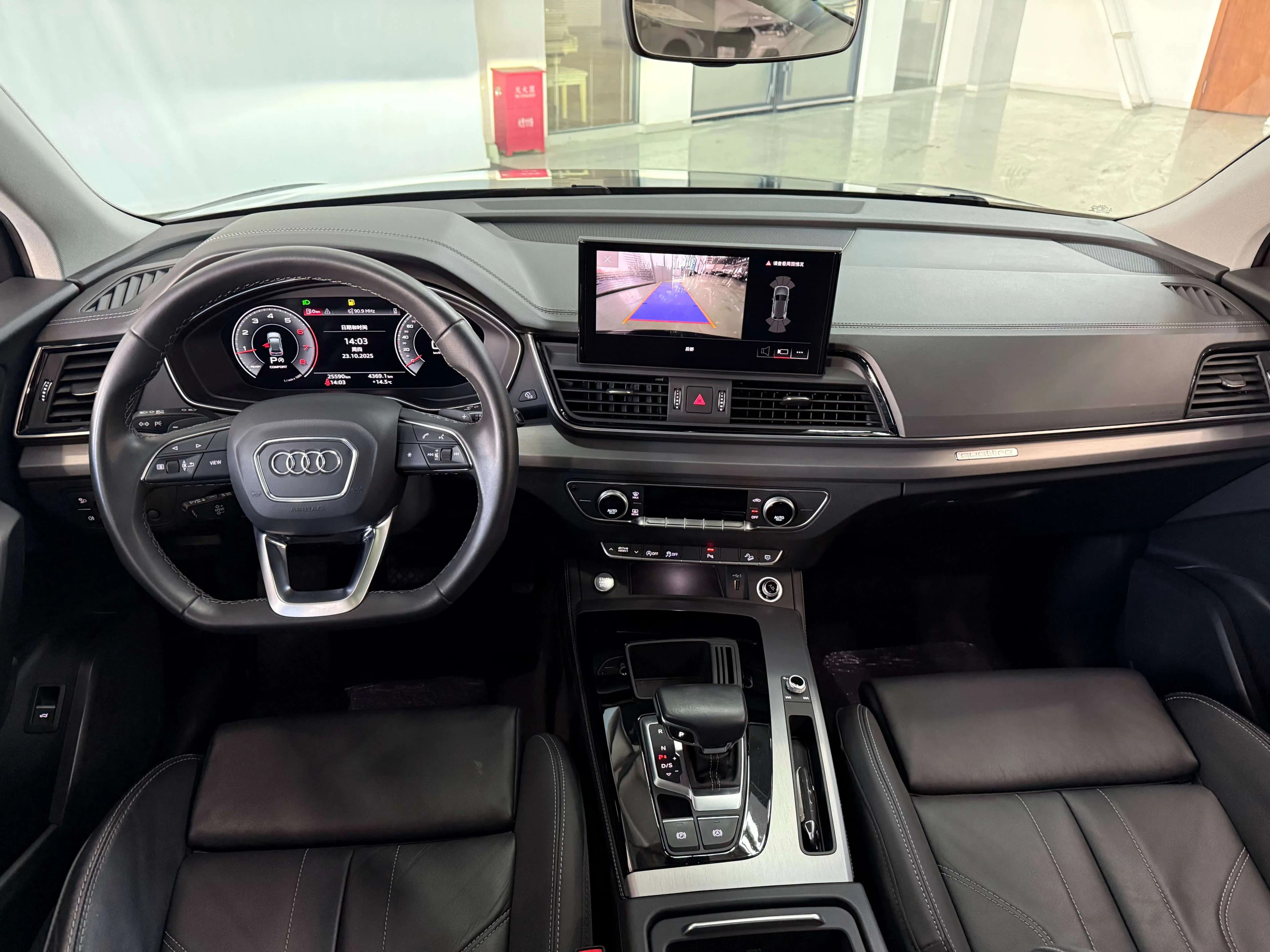 Audi Q5L 2023 г. 25631 км. — фото 10