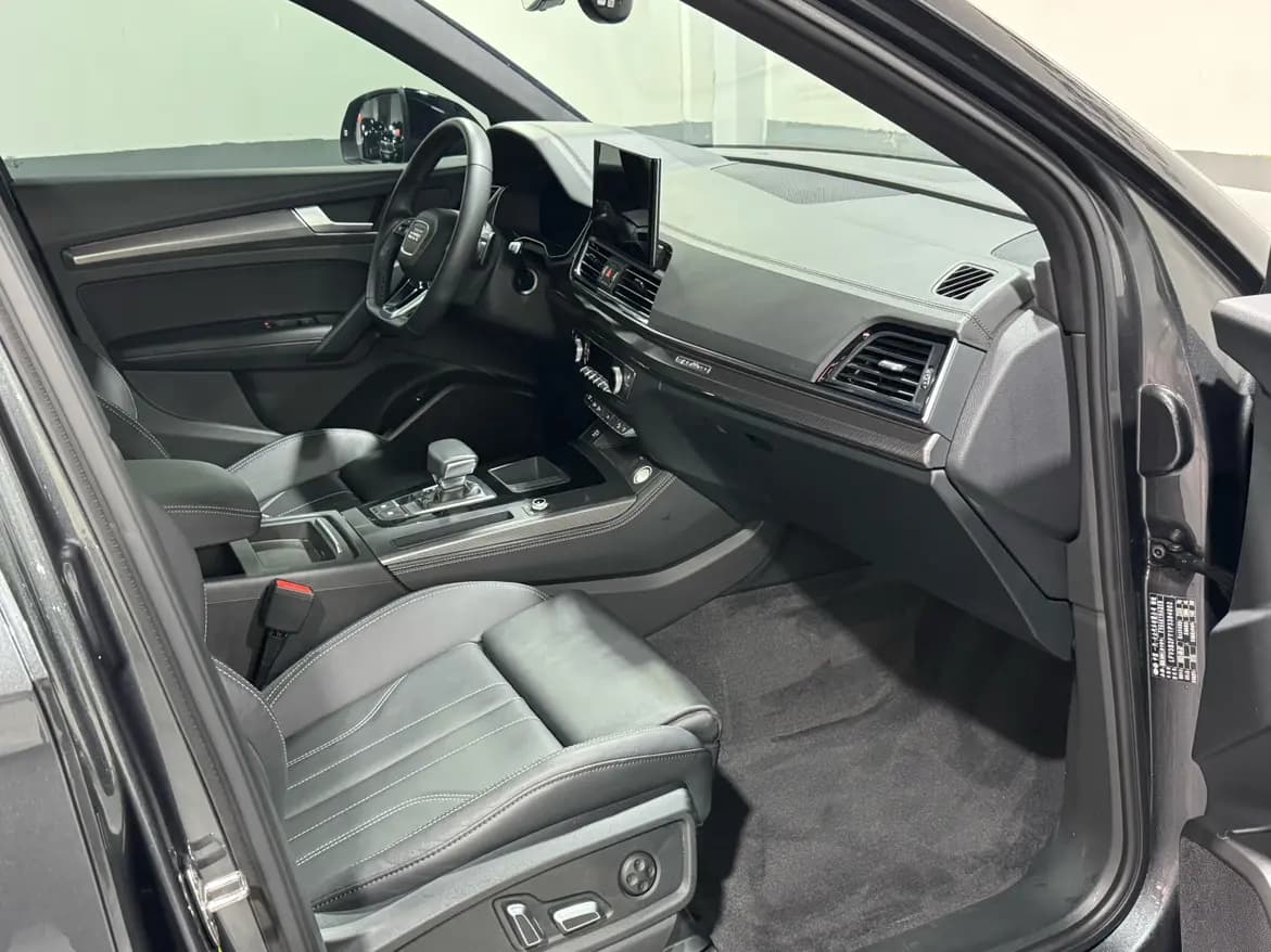 Audi Q5L 2024 г. 28134 км. — фото 12