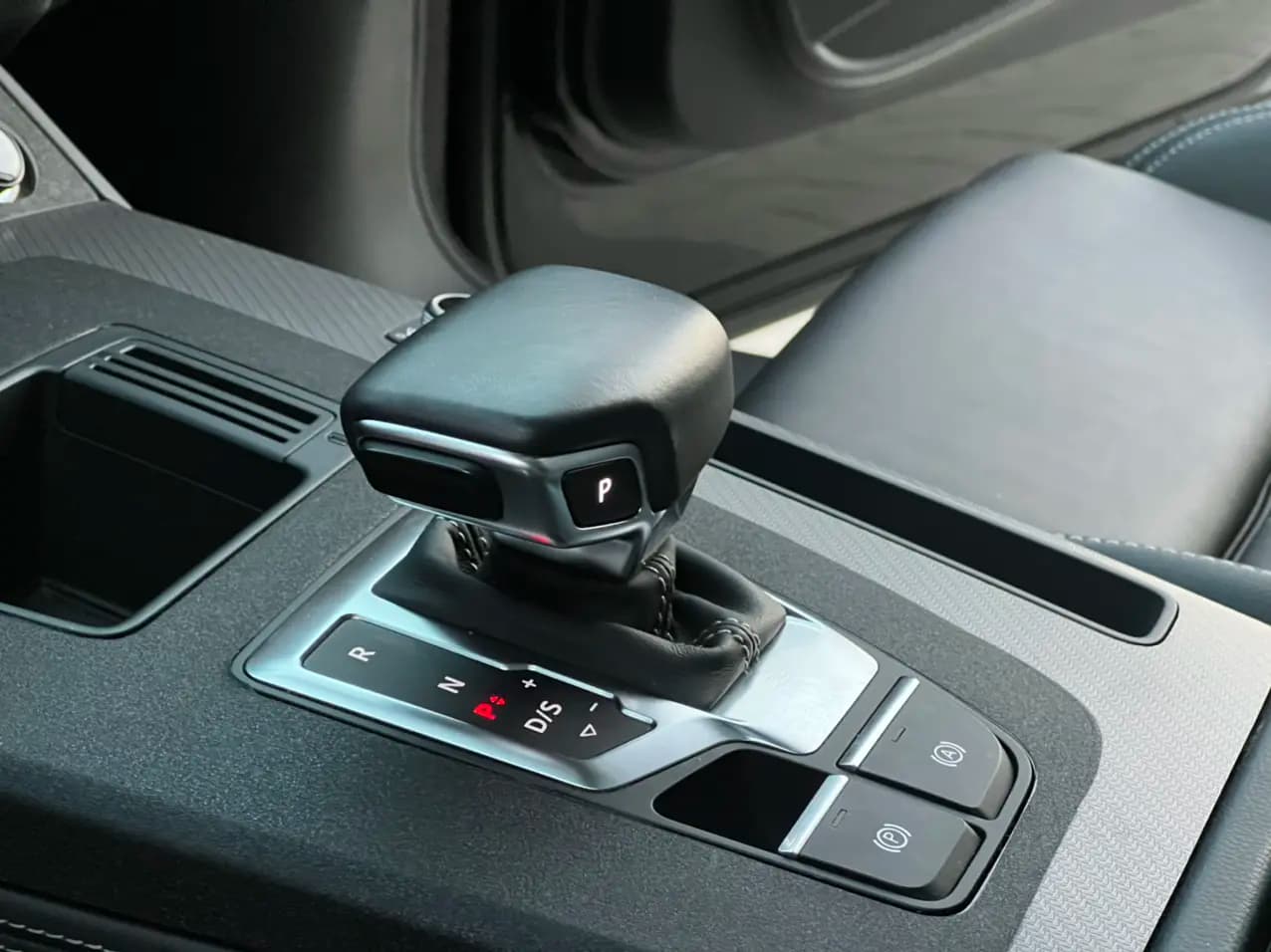 Audi Q5L 2022 г. 81121 км. — фото 14