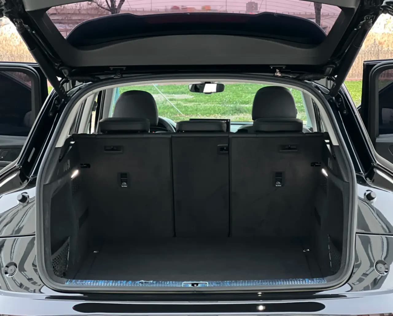 Audi Q5L 2022 г. 81121 км. — фото 24