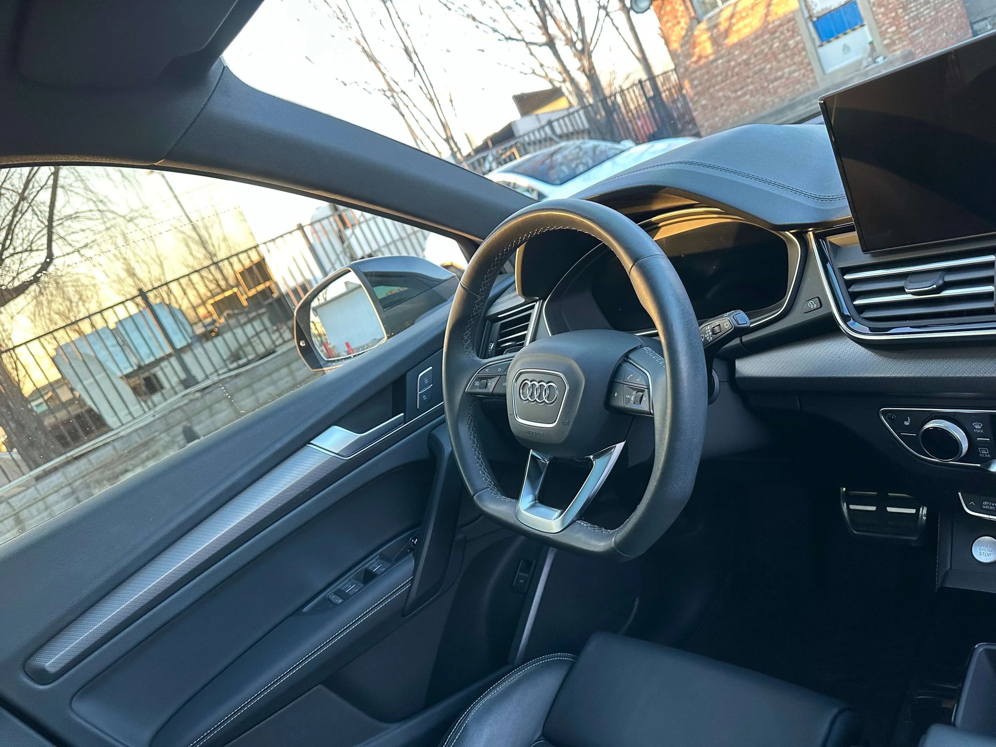 Audi Q5L 2023 г. 61113 км. — фото 11