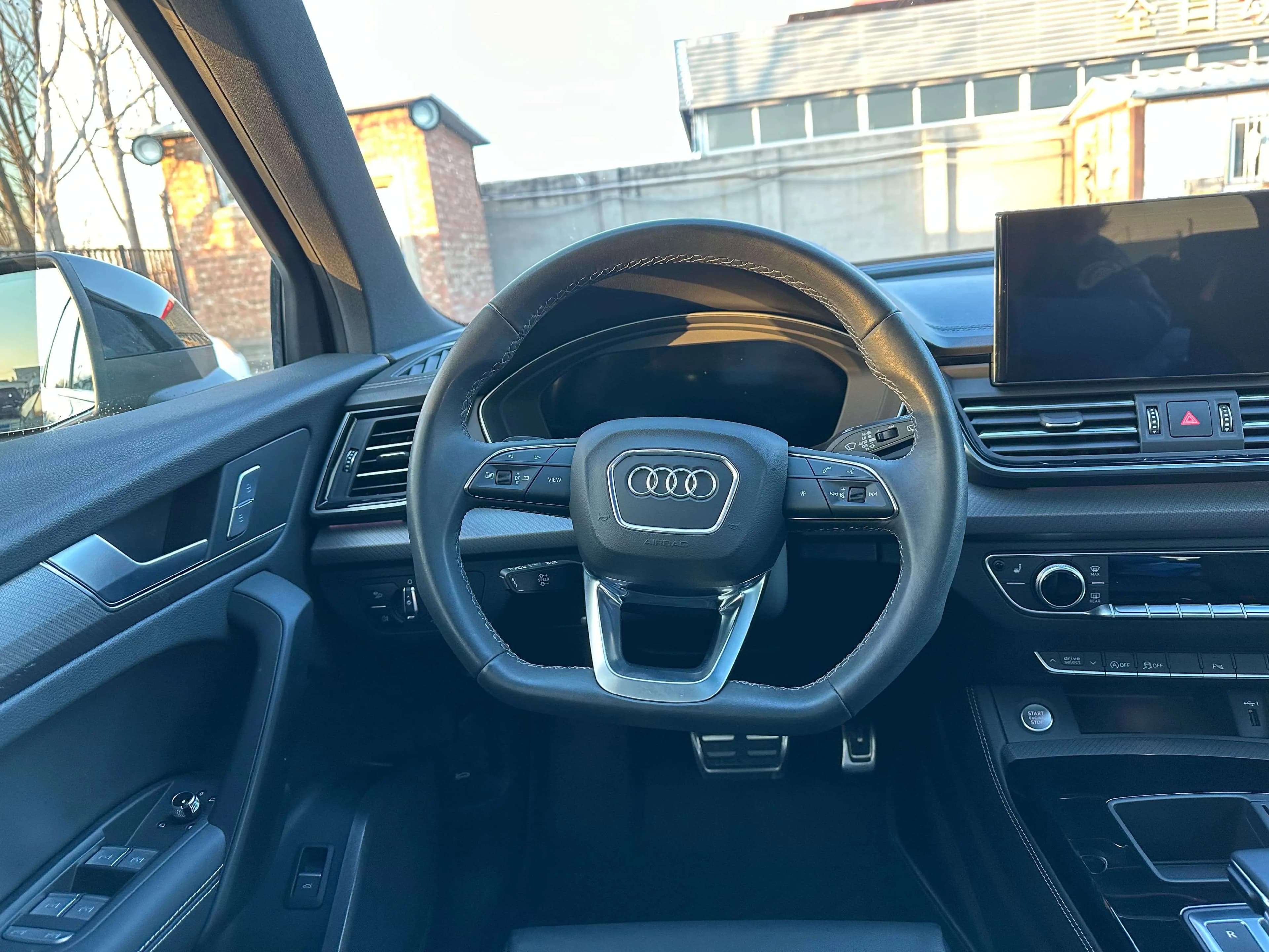 Audi Q5L 2023 г. 61113 км. — фото 17