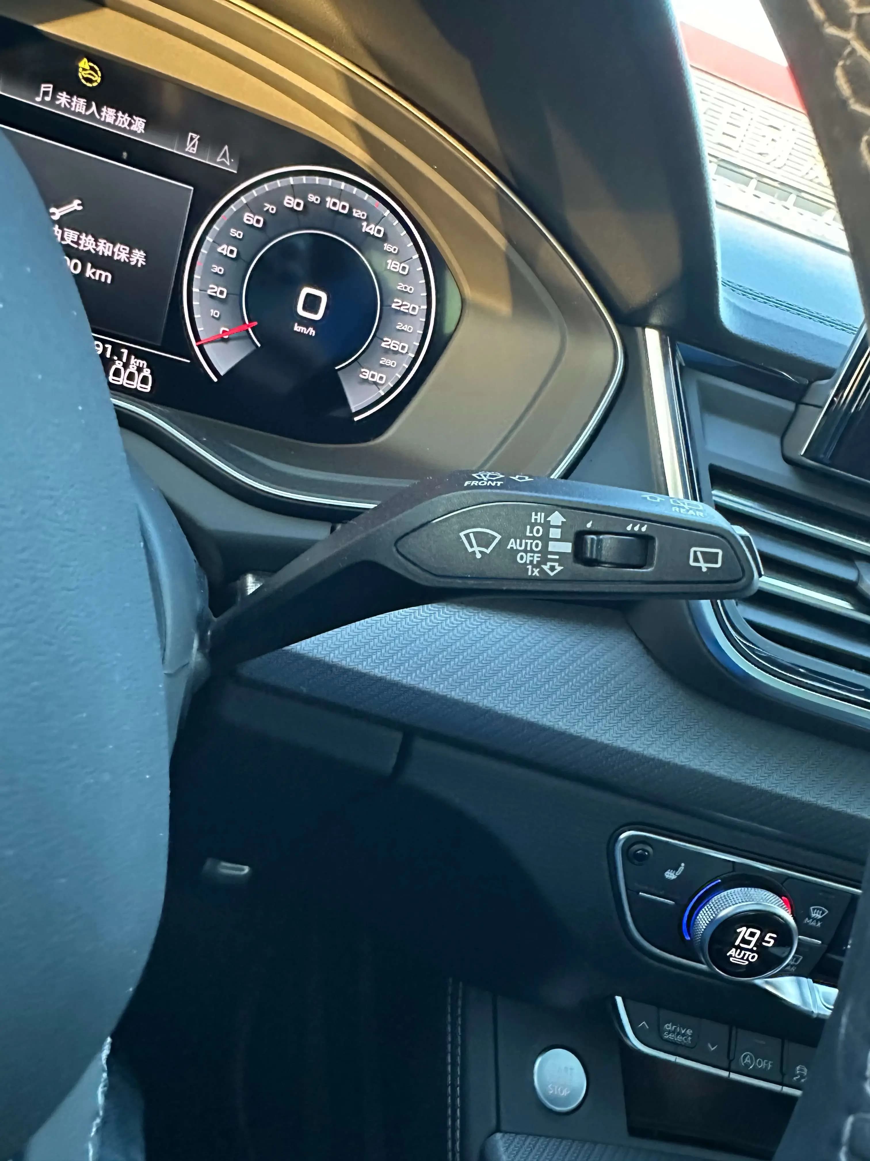 Audi Q5L 2023 г. 61113 км. — фото 10
