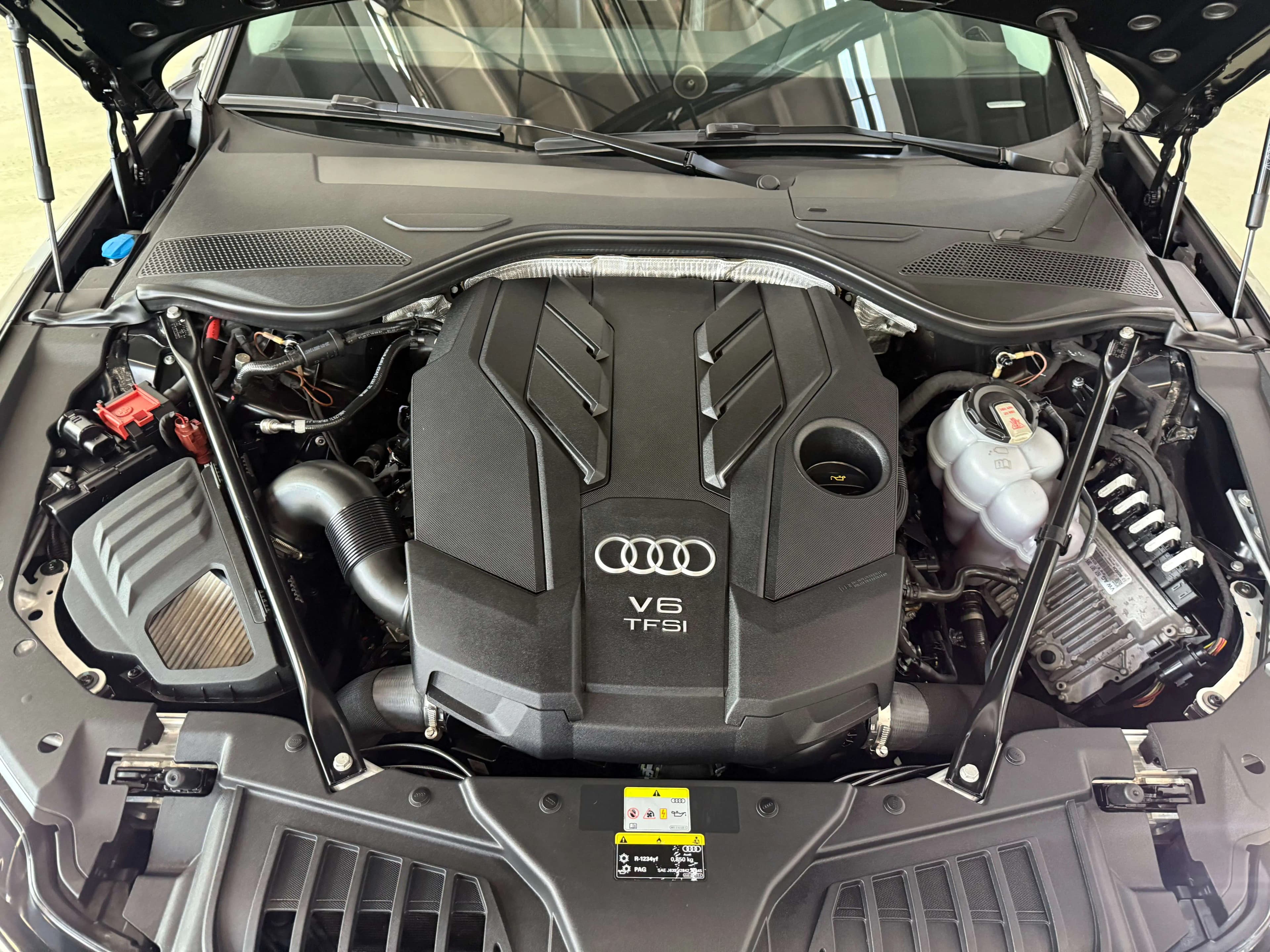 Audi A8 2022 г. 49042 км. — фото 3