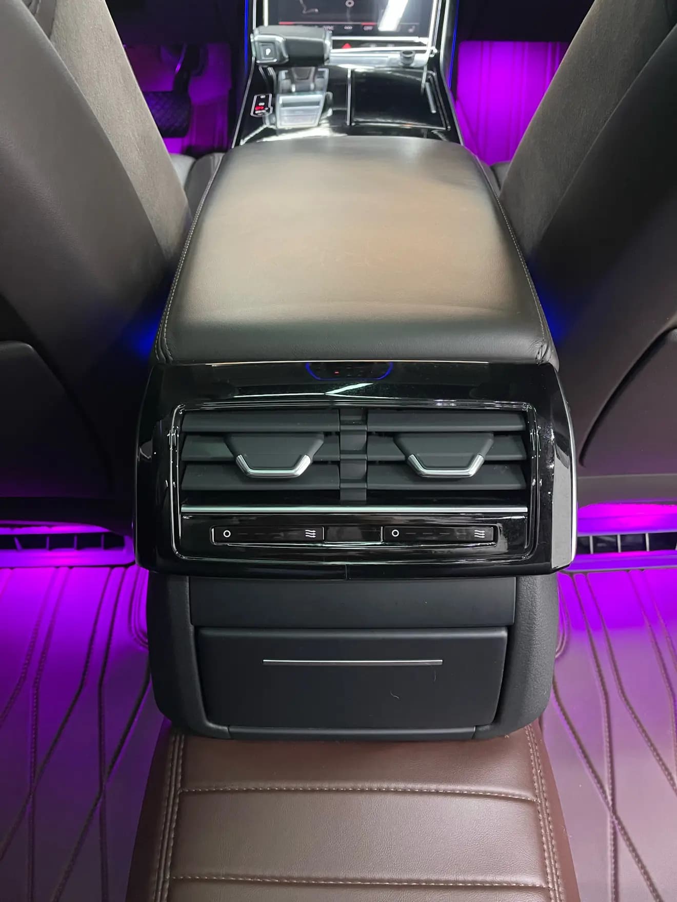 Audi A8 2022 г. 110041 км. — фото 11