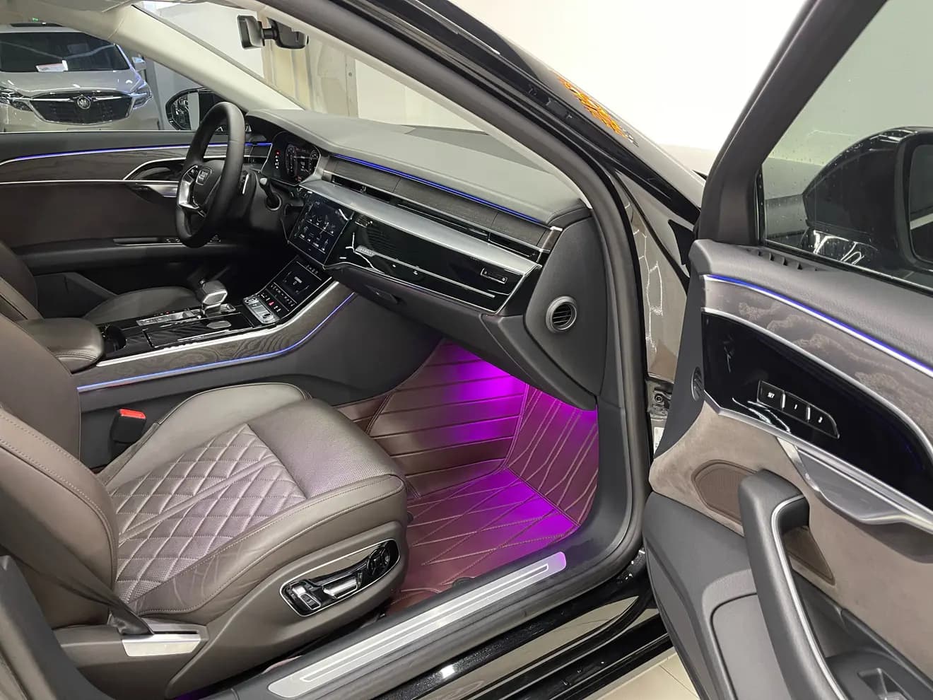 Audi A8 2022 г. 110041 км. — фото 7