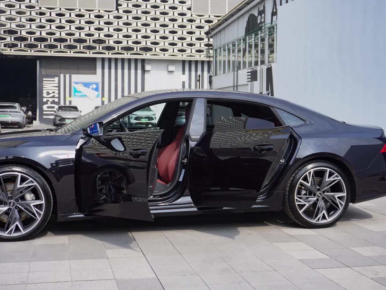 Audi A7L 2024 г. 24095 км. — фото 20