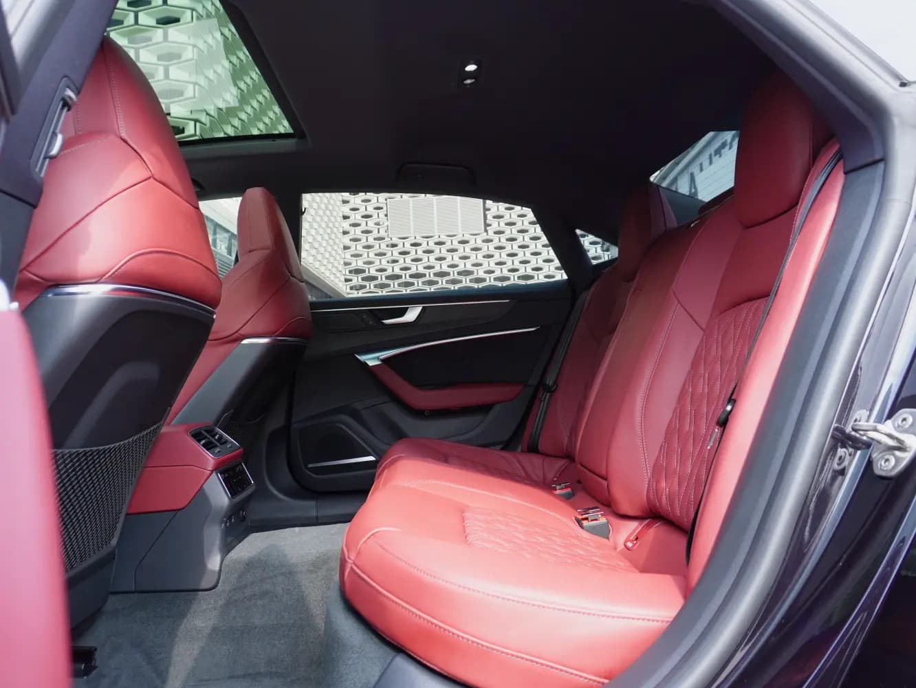 Audi A7L 2024 г. 24095 км. — фото 28