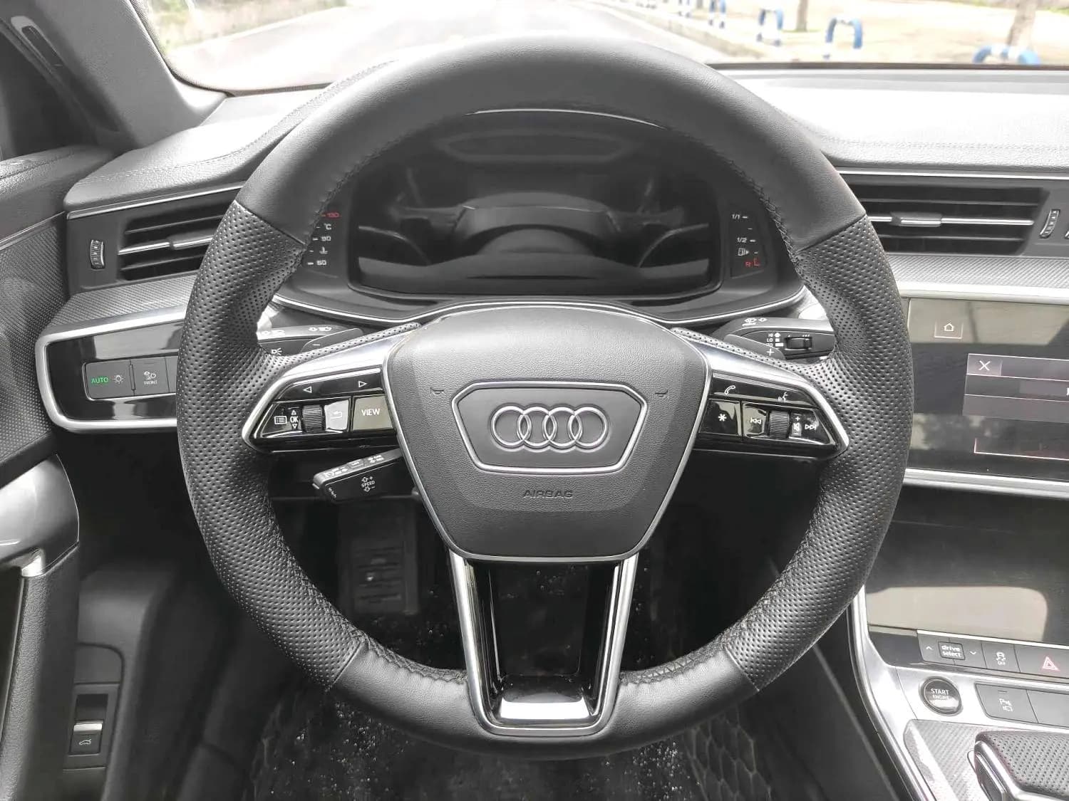 Audi A6L 2022 г. 50111 км. — фото 11