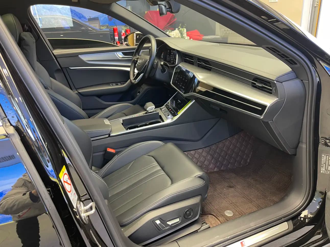 Audi A6L 2025 г. 6108 км. — фото 8