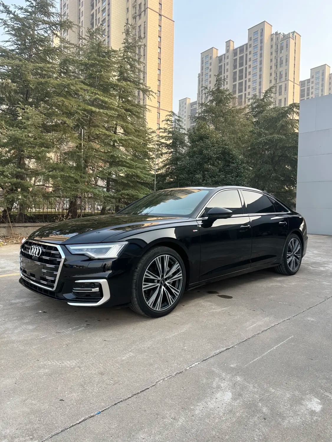 Audi A6L 2023 г. 60106 км.