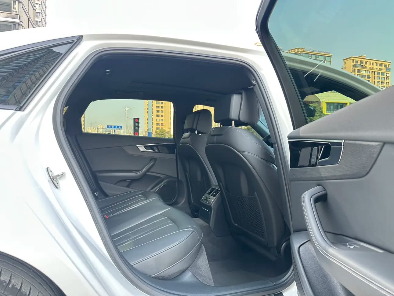 Audi A4L 2023 г. 31011 км. — фото 14