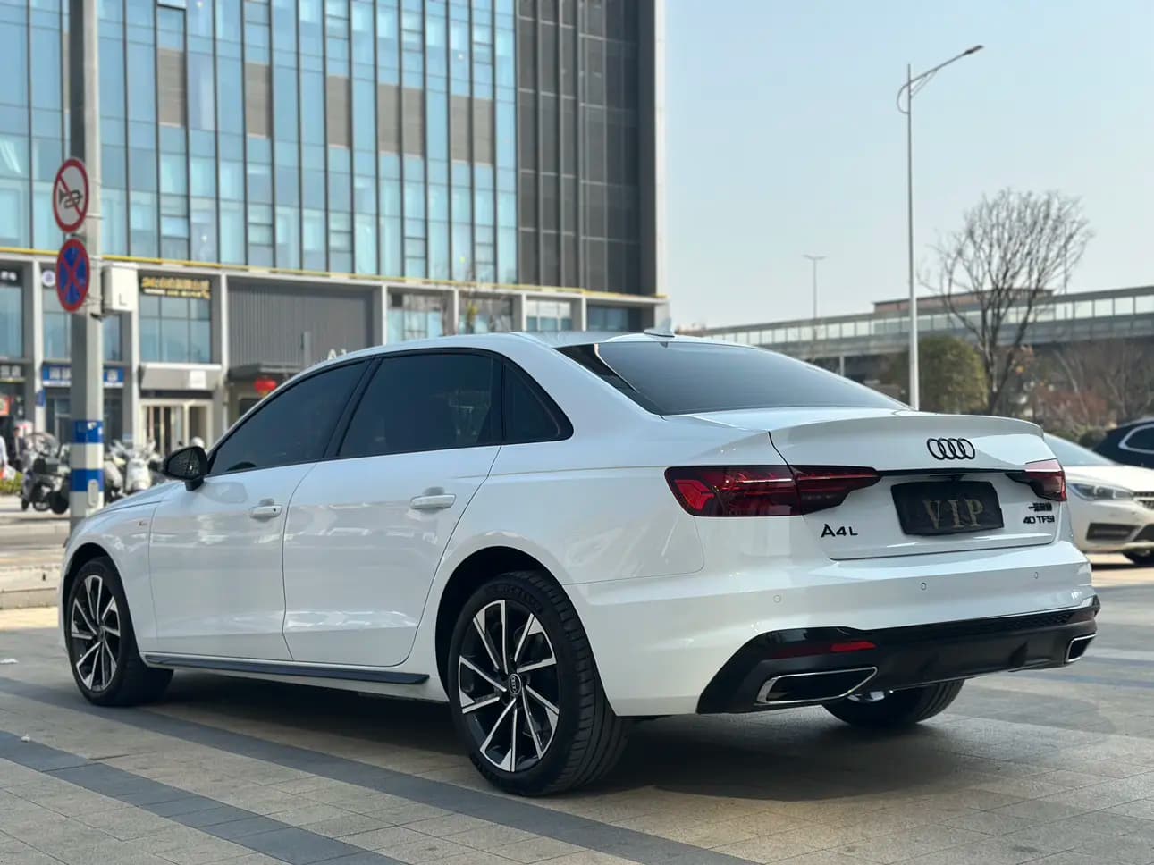Audi A4L 2023 г. 31011 км. — фото 4