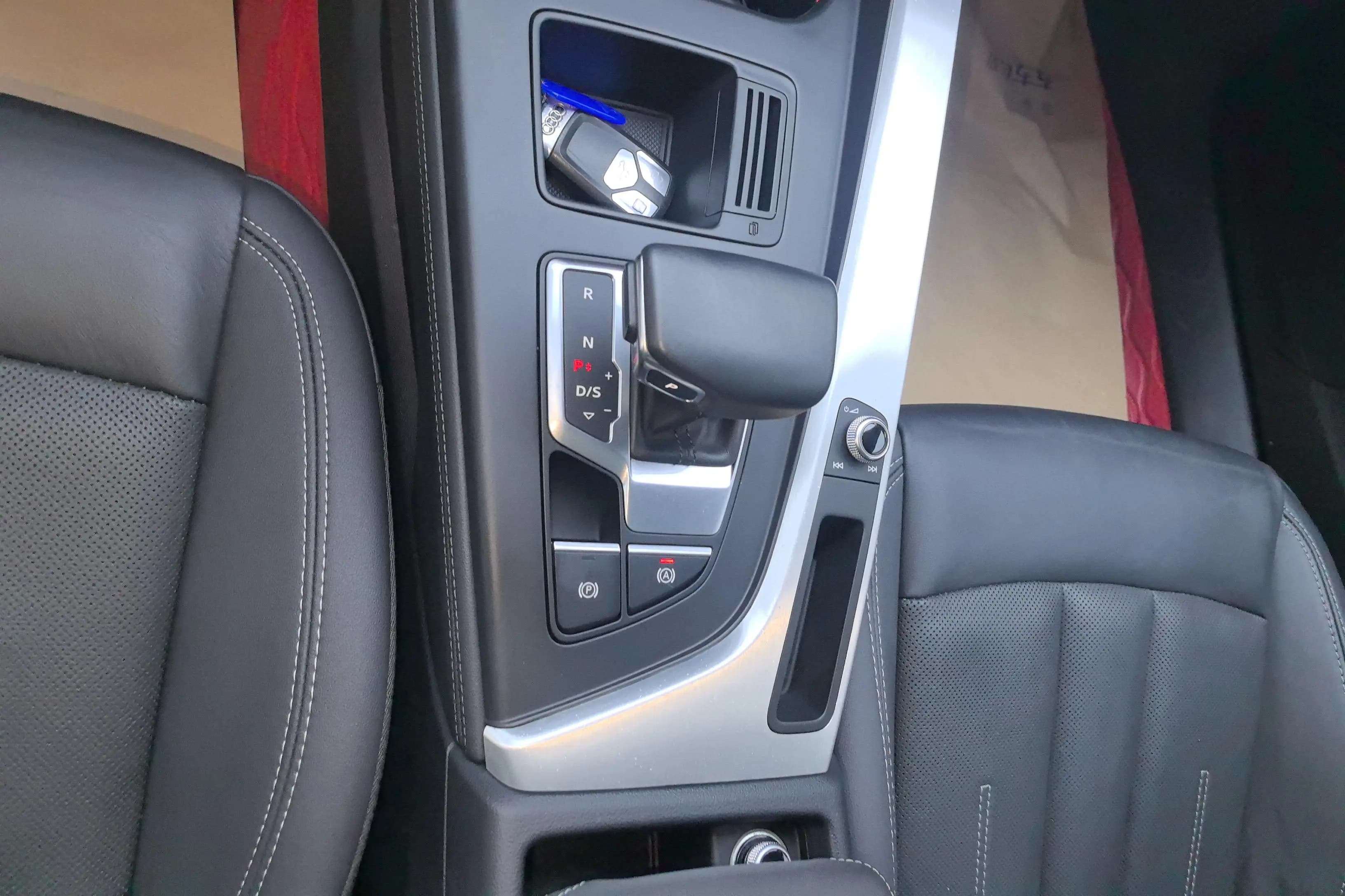 Audi A4L 2021 г. 79807 км. — фото 9