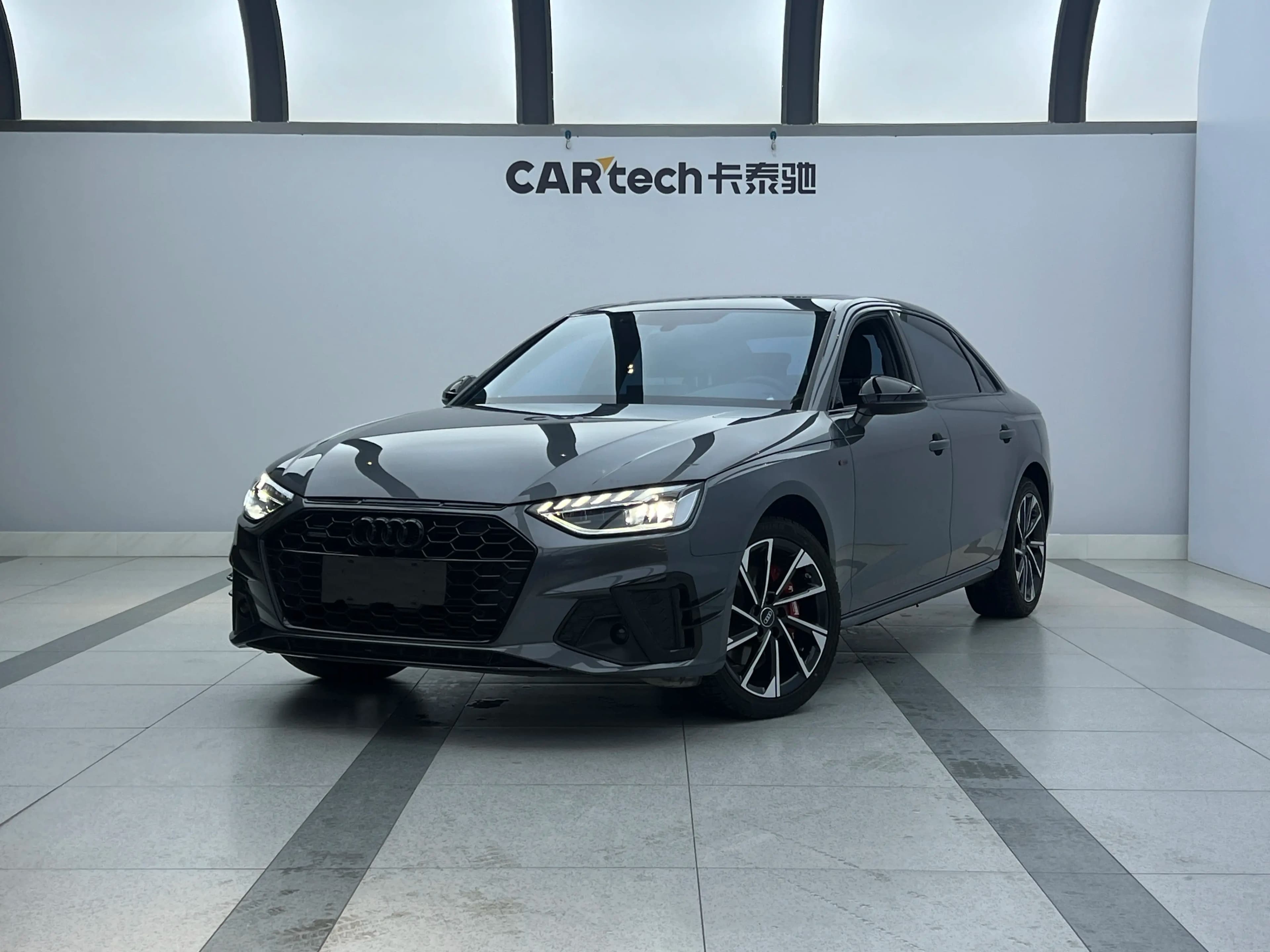 Audi A4L 2023 г. 27006 км.