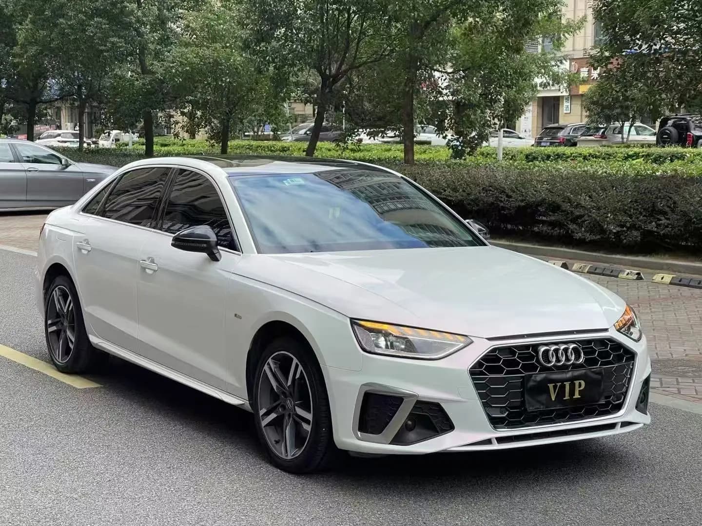 Audi A4L 2021 г. 40300 км. — фото 2