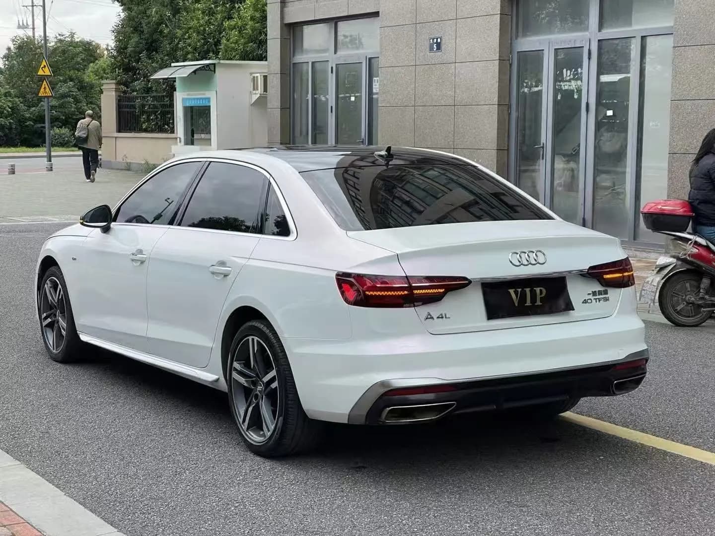 Audi A4L 2021 г. 40300 км. — фото 3