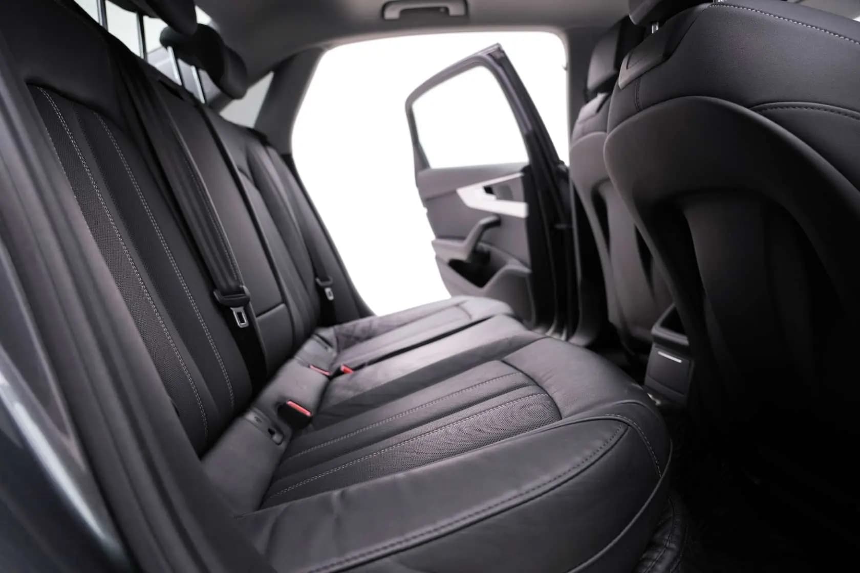Audi A4L 2021 г. 69048 км. — фото 11