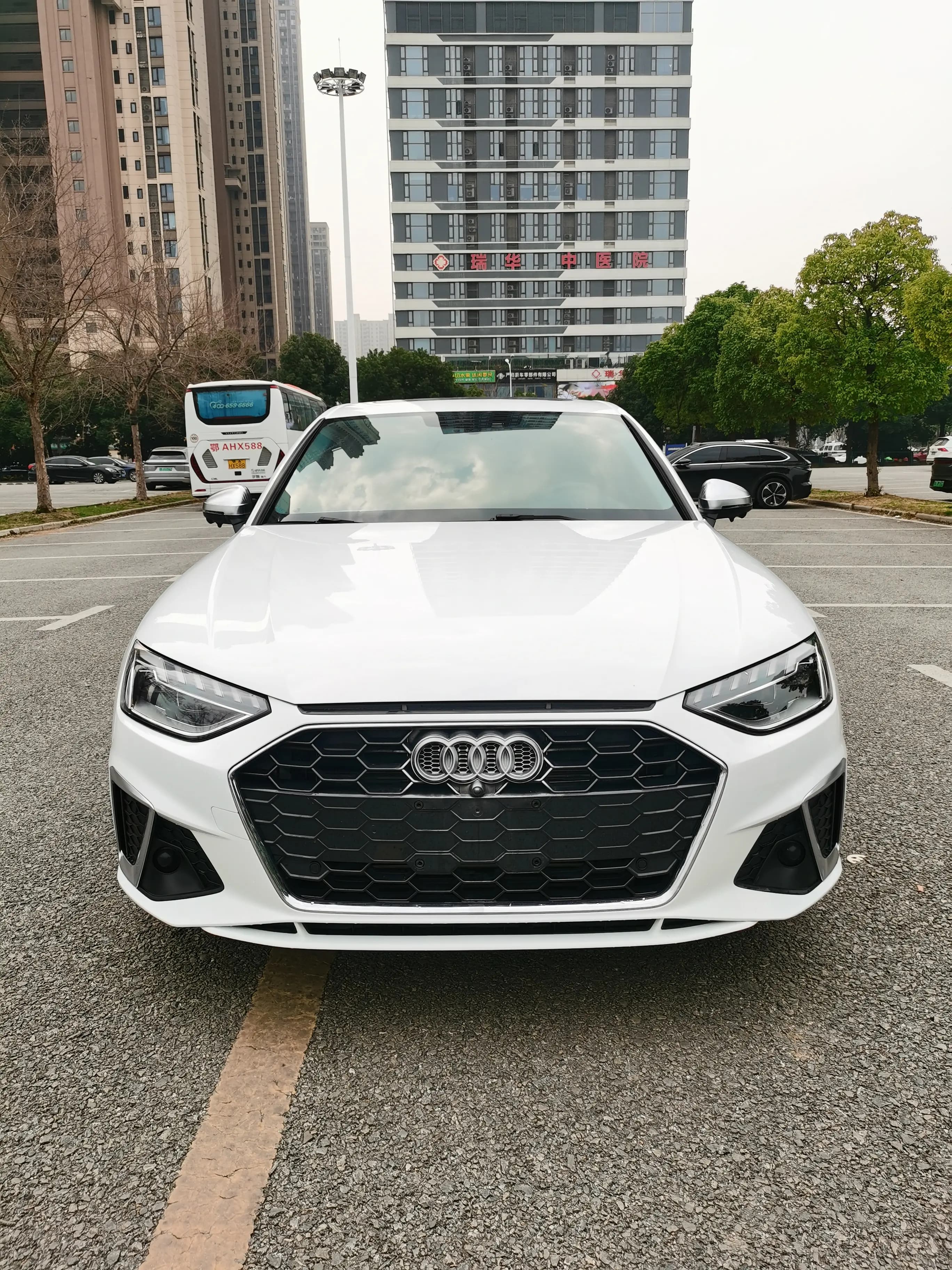 Audi A4L 2023 г. 50143 км. — фото 2