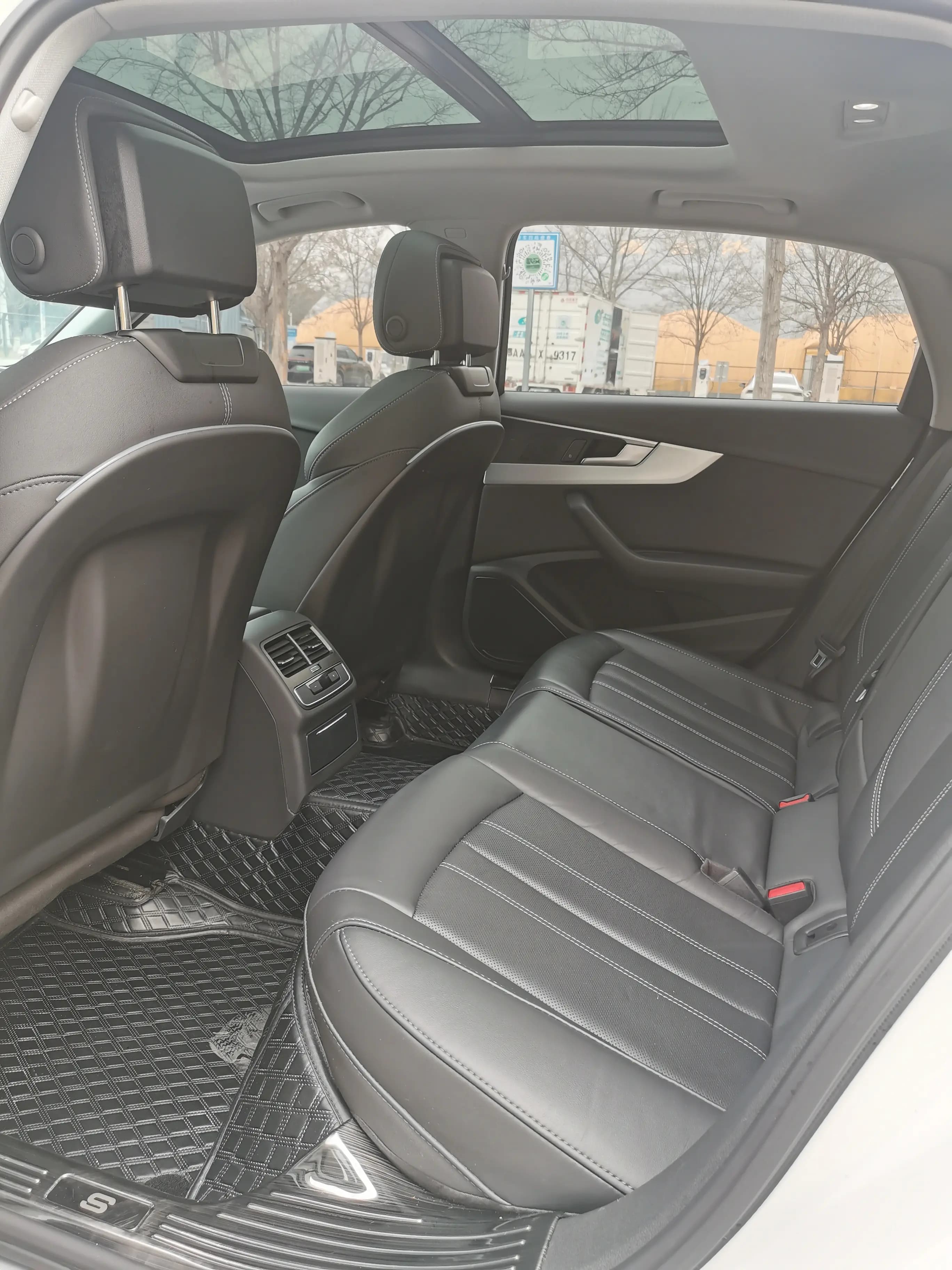 Audi A4L 2023 г. 50143 км. — фото 8