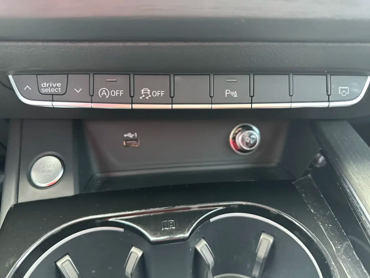 Audi A4L 2023 г. 44123 км. — фото 13