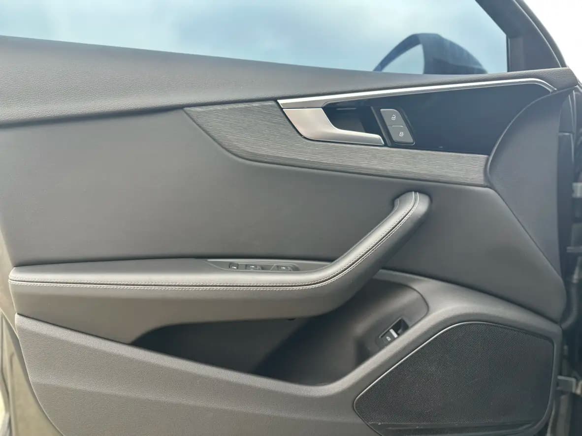 Audi A4L 2023 г. 44123 км. — фото 16