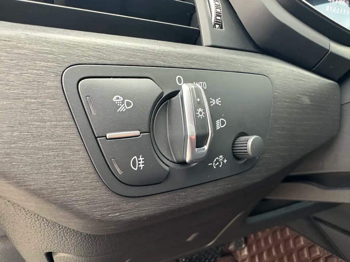 Audi A4L 2023 г. 44123 км. — фото 22