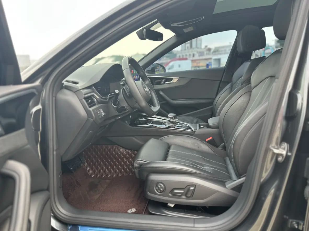 Audi A4L 2023 г. 44123 км. — фото 25