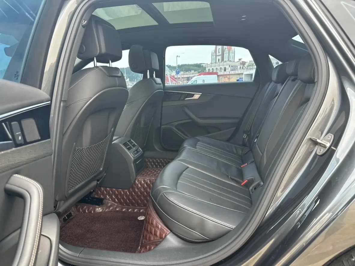 Audi A4L 2023 г. 44123 км. — фото 28