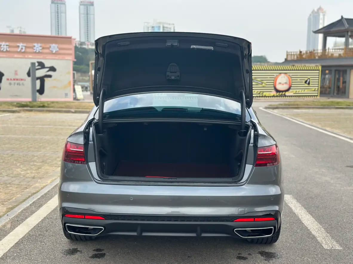 Audi A4L 2023 г. 44123 км. — фото 30