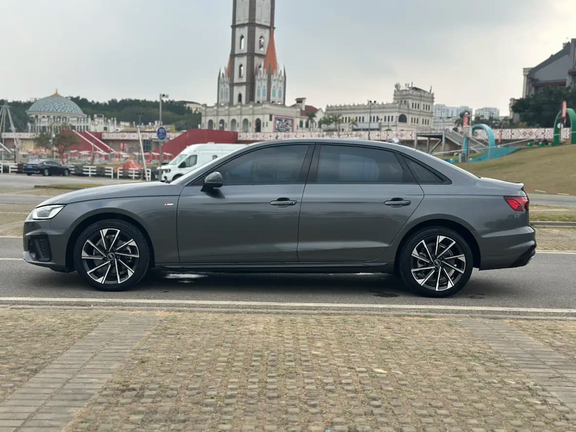 Audi A4L 2023 г. 44123 км. — фото 4