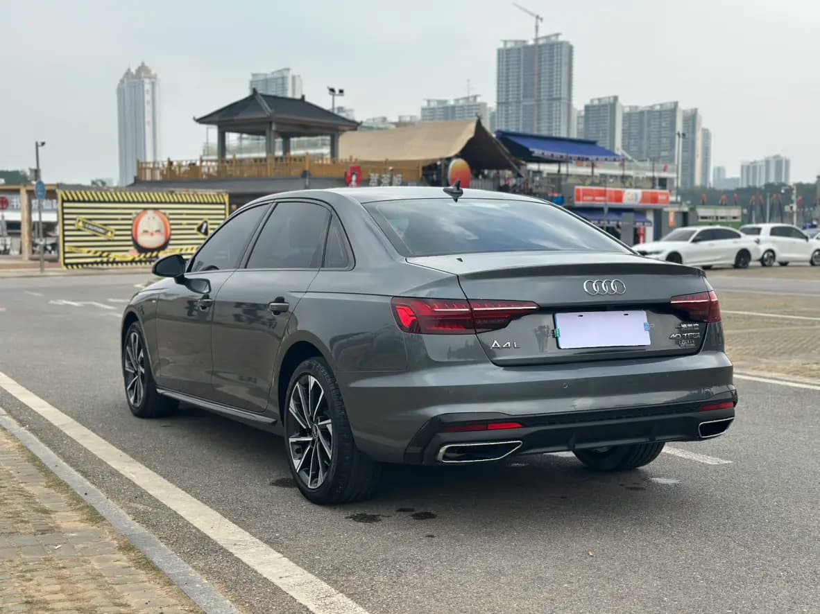 Audi A4L 2023 г. 44123 км. — фото 5
