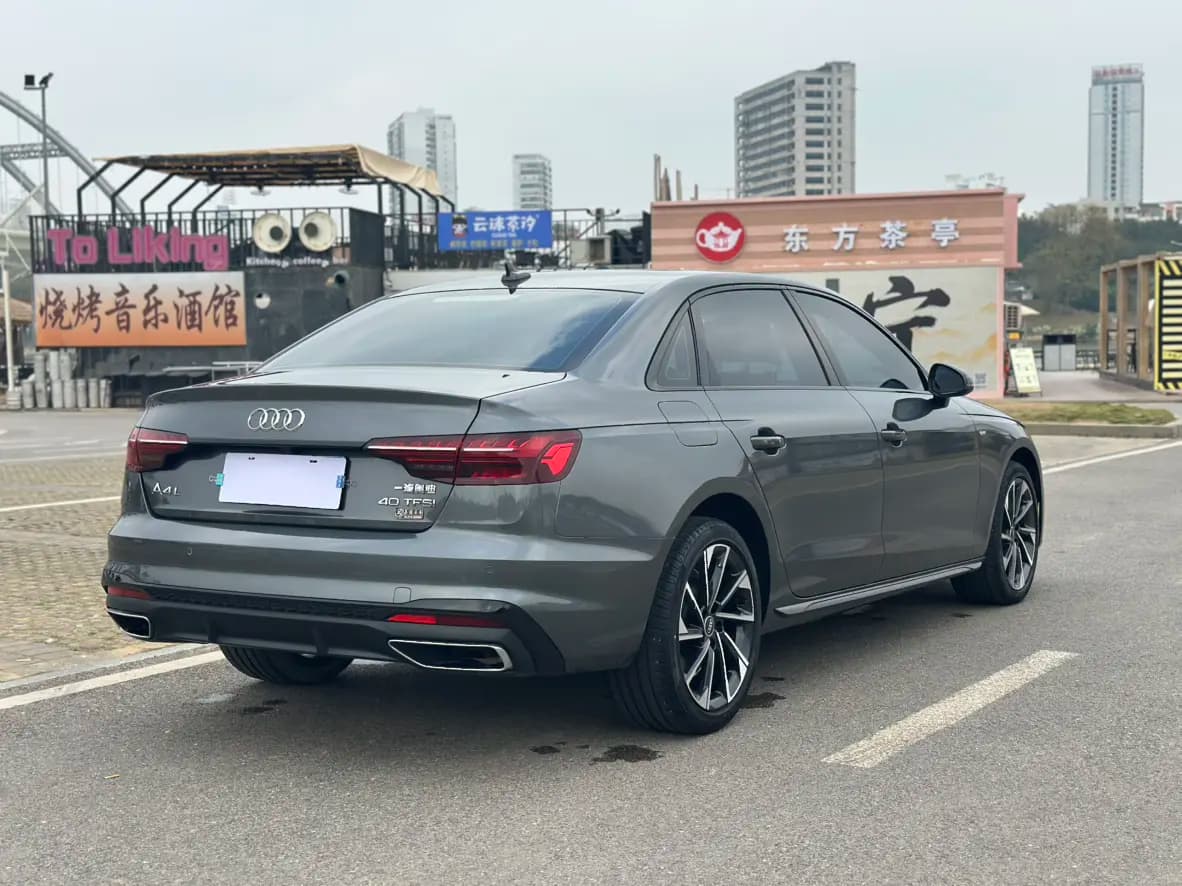 Audi A4L 2023 г. 44123 км. — фото 7