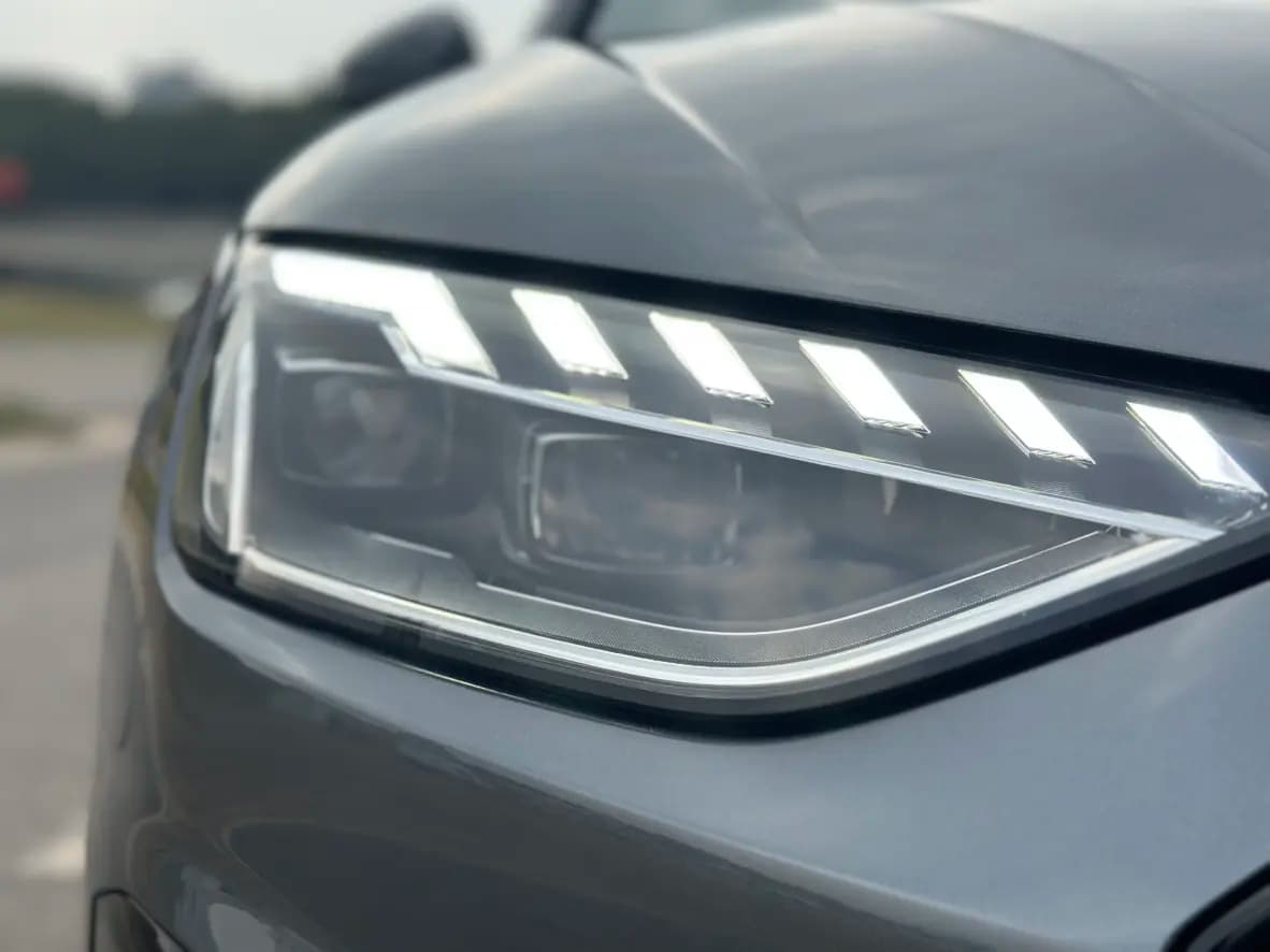 Audi A4L 2023 г. 44123 км. — фото 8