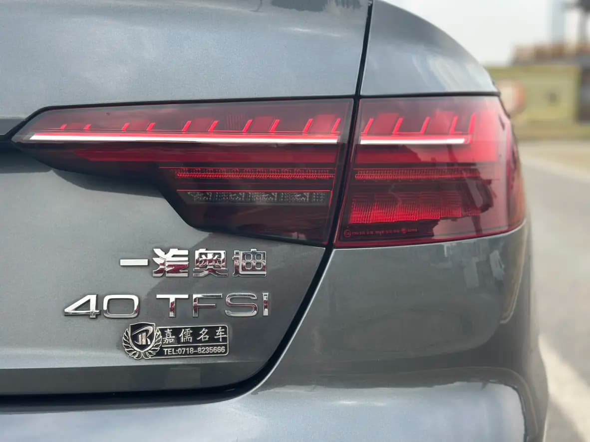 Audi A4L 2023 г. 44123 км. — фото 9