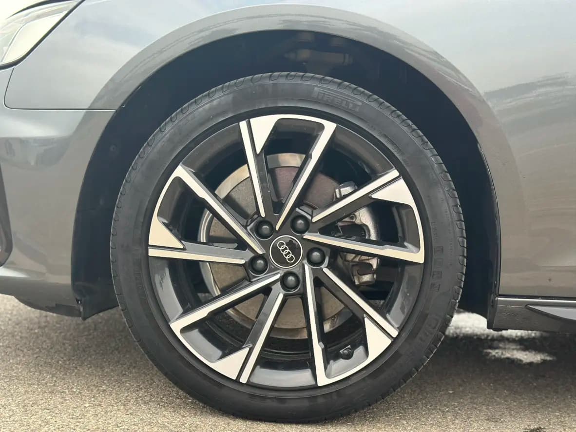 Audi A4L 2023 г. 44123 км. — фото 10