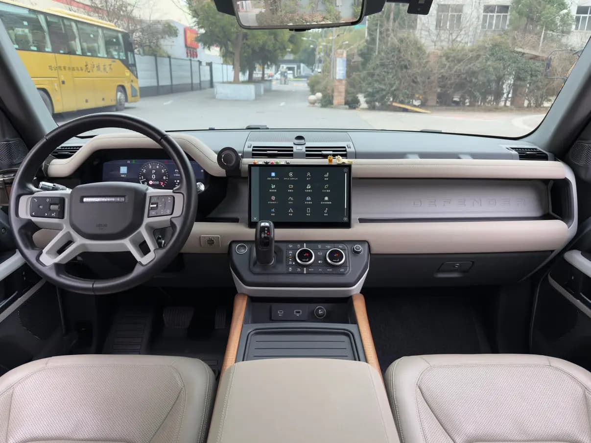 Land Rover Guard 2022 г. 45096 км. — фото 16