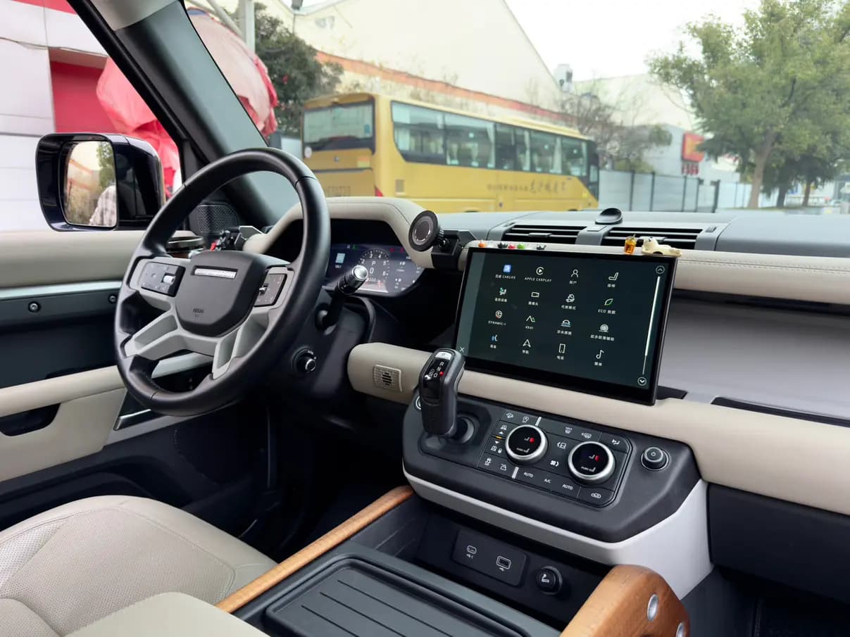 Land Rover Guard 2022 г. 45096 км. — фото 17