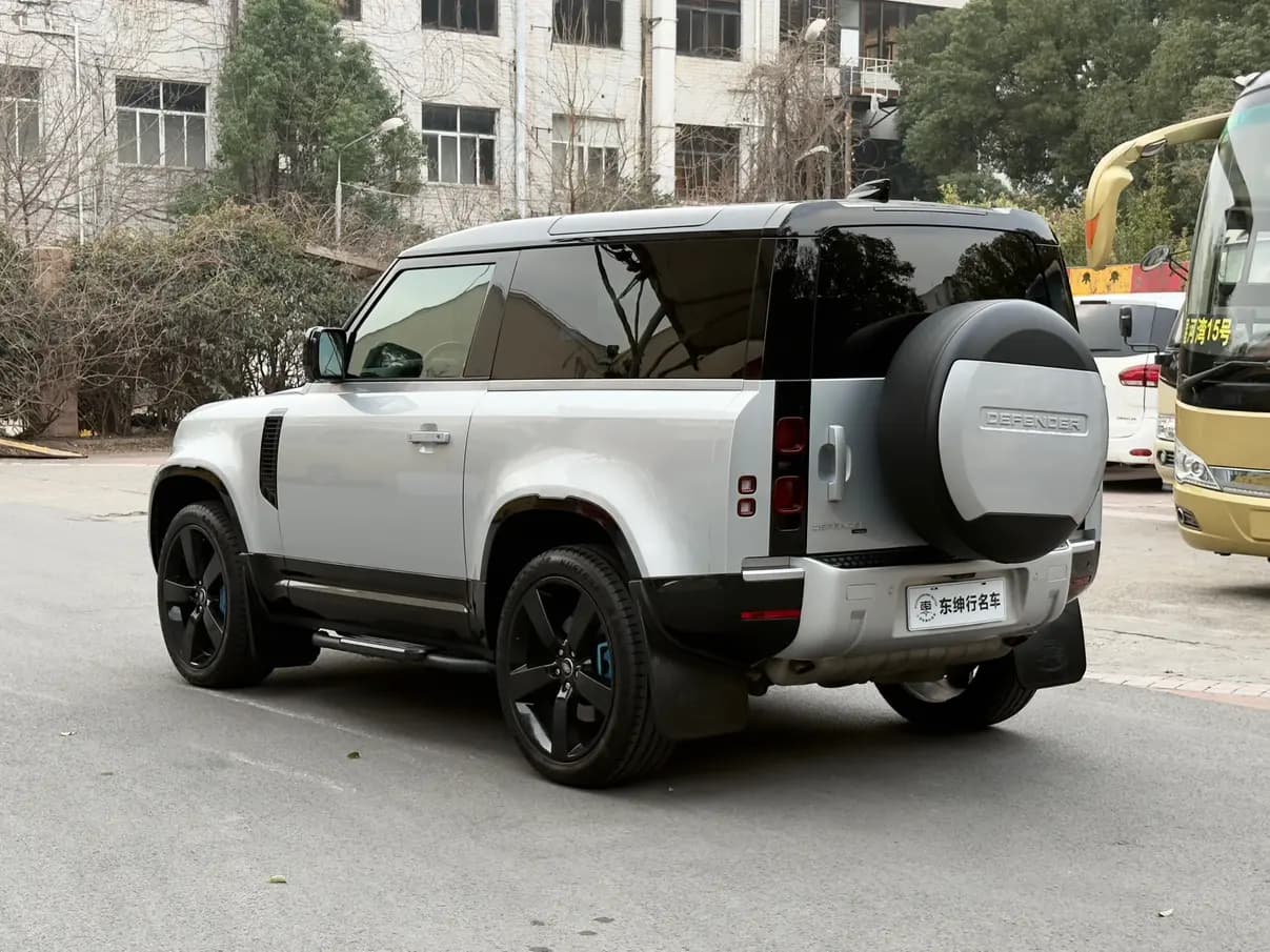Land Rover Guard 2022 г. 45096 км. — фото 4