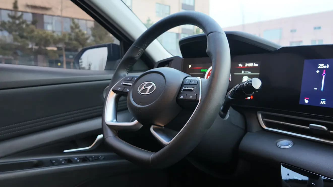 Hyundai Elantra 2022 г. 34146 км. — фото 13