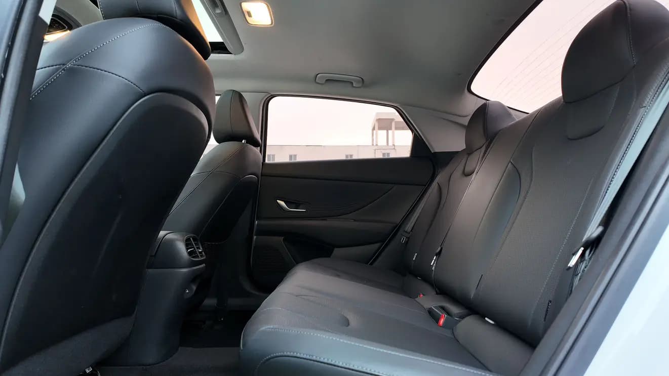 Hyundai Elantra 2022 г. 34146 км. — фото 16